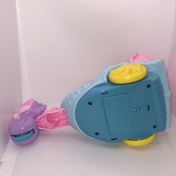 Fisher Price Little People Little Mermaid Ariel's Musical Carriage and 1… - Picture 8 of 10